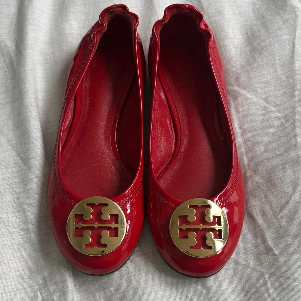Tory Burch Glossy Red Leather Flats with Gold Emblem Little Girls 11c